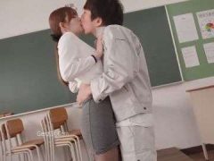 Nữ Giáo Viên Trẻ Thích Dây Dưa Với Anh Lao Công Cu To