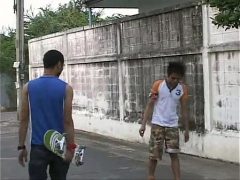 Bé Thụ Thích Được Đụ Bởi Những Con Cặc Siêu To